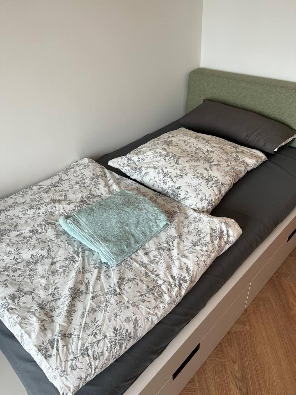 Cozy Modern Studio Next To Easy Side Galley Berlin Exteriör bild